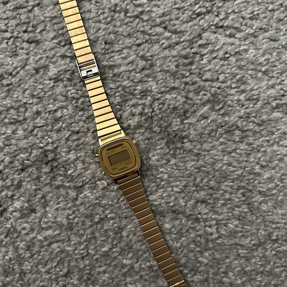 Casio Women's LA670WA-7 gold Tone Digital Retro watch